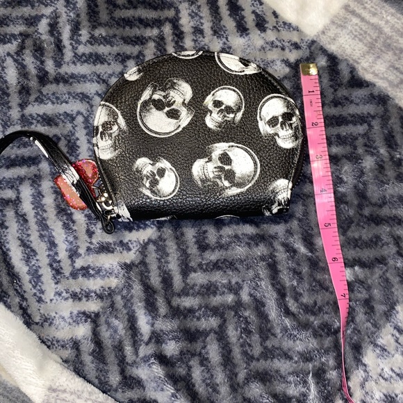 NWOT Music Lover Skull Print Wristlet - Picture 8 of 9